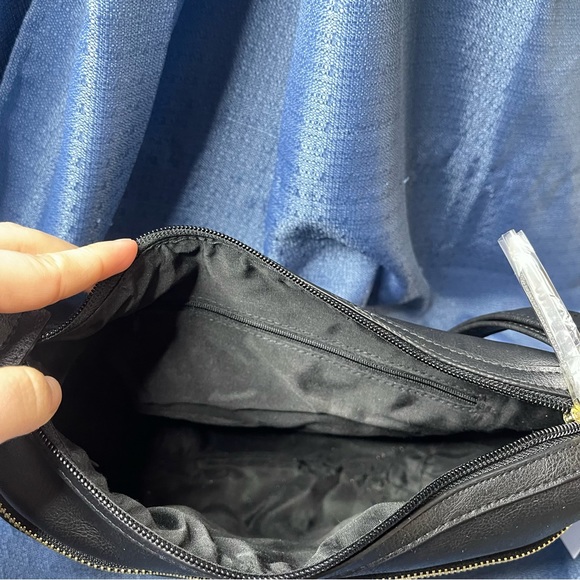 Time & Tru Black Crossbody Bag - Picture 6 of 7